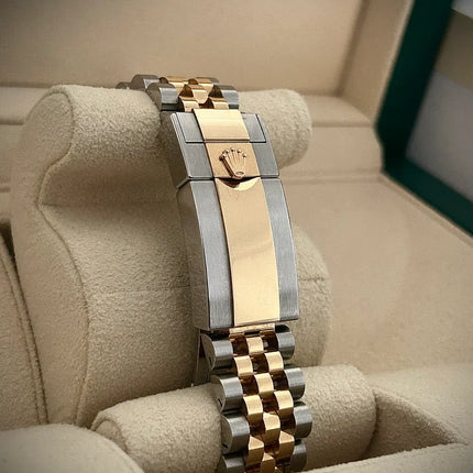 Automatic Rolex GMT-Master II 126718GRNR Black Dial 40mm